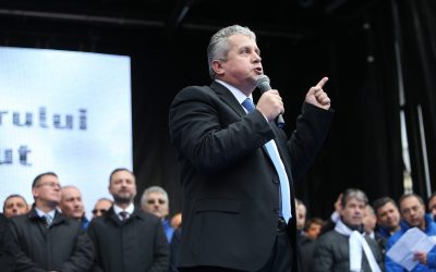 Fermierii români din sectorul ovine și caprine, izolați de piața externă din cauza conflictului din Orientul Mijlociu Criza din sectorul ovine și caprine din România capătă accente dramatice, fermierii fiind prinși într-un blocaj economic fără precedent