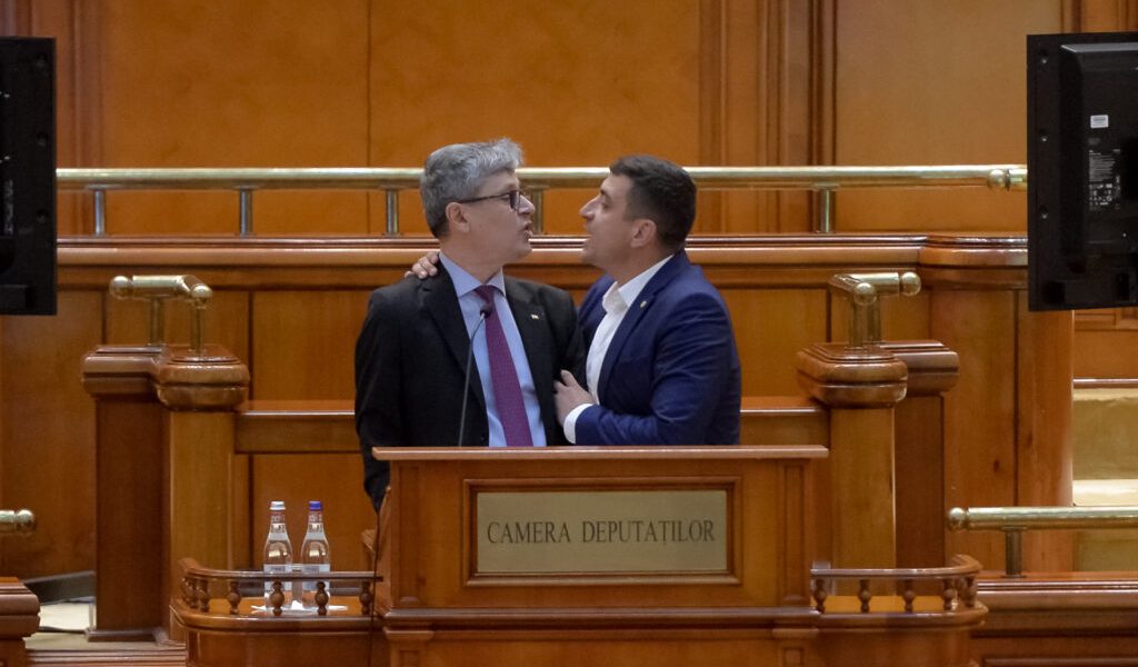 AUR boicotează votul pentru deplasarea avioanelor de realimentare americane la Kogălniceanu, în timp ce România devine teren de dispute interne legate de poziția față de SUA Un nou episod tensionat din peisajul politic românesc scoate în evidență conflictele interne și divergențele privind sfera alianțelor strategice