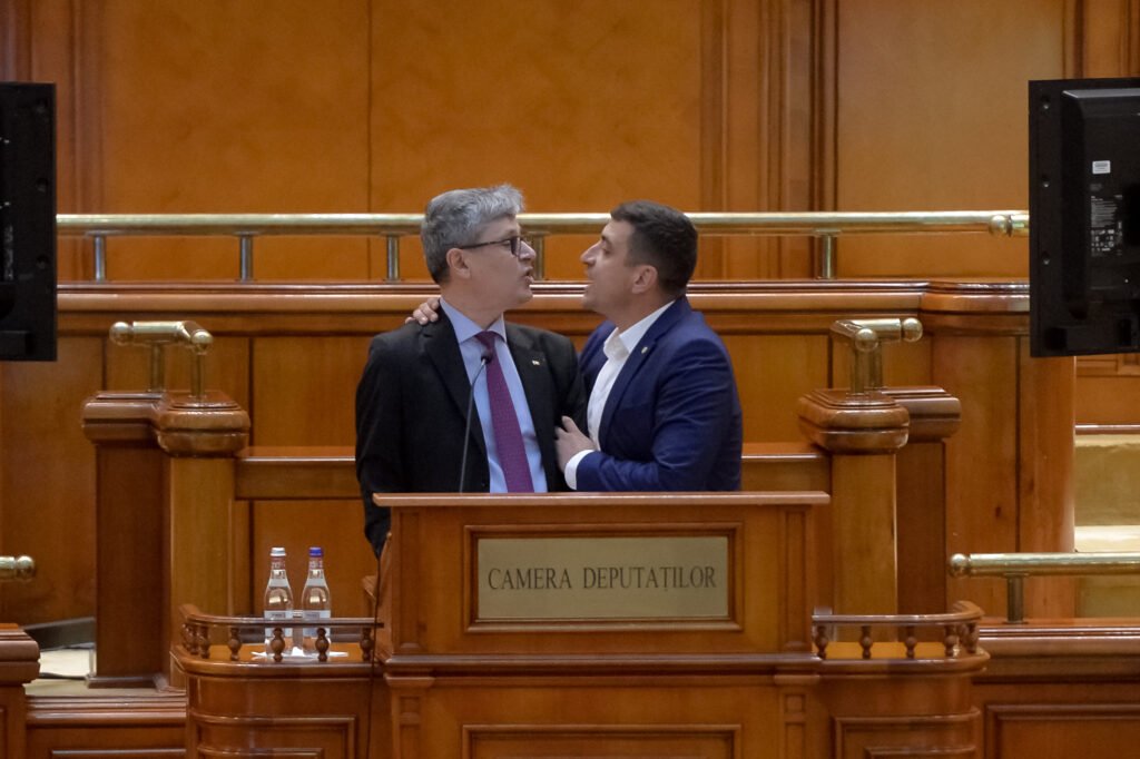 AUR boicotează votul pentru deplasarea avioanelor de realimentare americane la Kogălniceanu, în timp ce România devine teren de dispute interne legate de poziția față de SUA Un nou episod tensionat din peisajul politic românesc scoate în evidență conflictele interne și divergențele privind sfera alianțelor strategice
