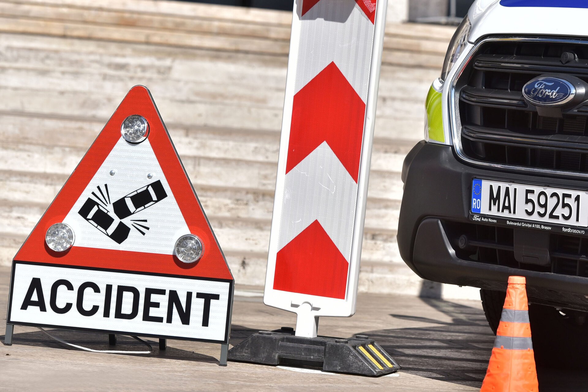 Accident grav în județul Buzău: patru autocamioane și autoturisme implicate, patru răniți Un accident rutier serios a avut loc astăzi în județul Buzău, circulația fiind afectată pe scară largă, după ce o autocisternă și patru autoturisme s-au ciocnit într-un eveniment neprevăzut, soldat cu răniți și o blocadă temporară a drumurilor