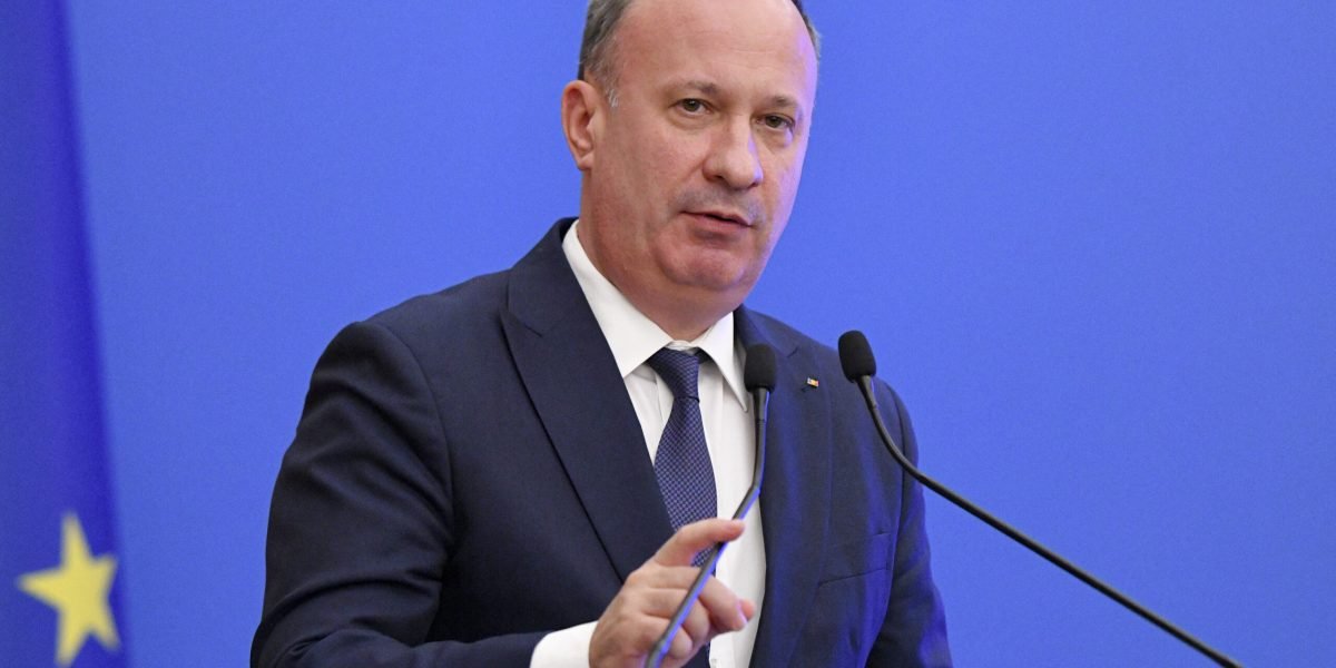 Dobânzile din România explodează înainte de publicarea bugetului: analiză a celor mai recente declarații ale lui Adrian Câciu Majorarea accelerată a dobânzilor în România a stârnit vâlvă în spațiul politic și economic, iar explicațiile oferite de fostul ministru al Finanțelor, Adrian Câciu, aduc un nou val de discuții despre riscurile financiare și perspectivele economice ale țării