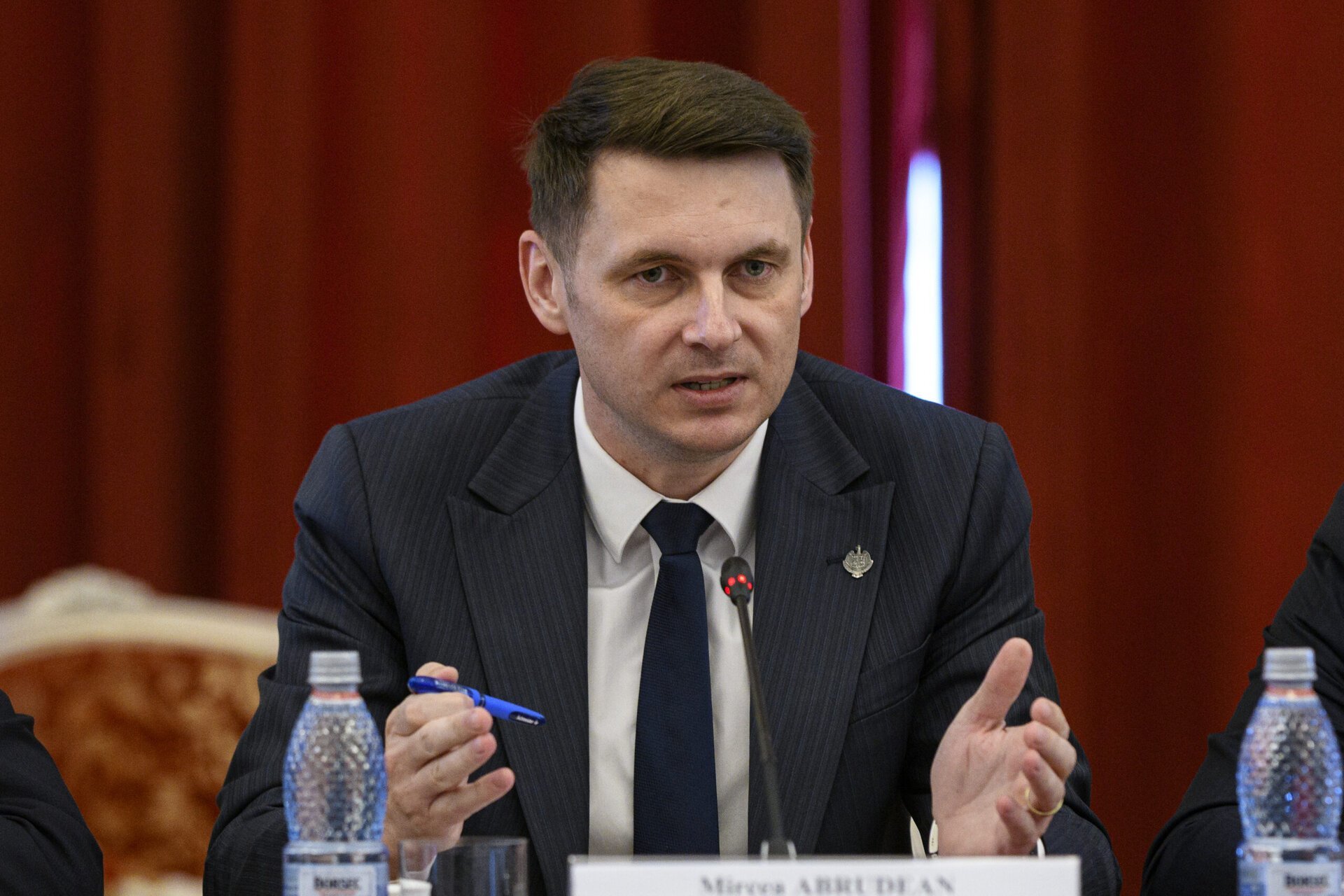 Coaliția politică și controversa candidaturii pentru funcția de Avocat al Poporului Discuțiile din coaliția de guvernare se intensifică în jurul candidaturii pentru funcția de Avocat al Poporului