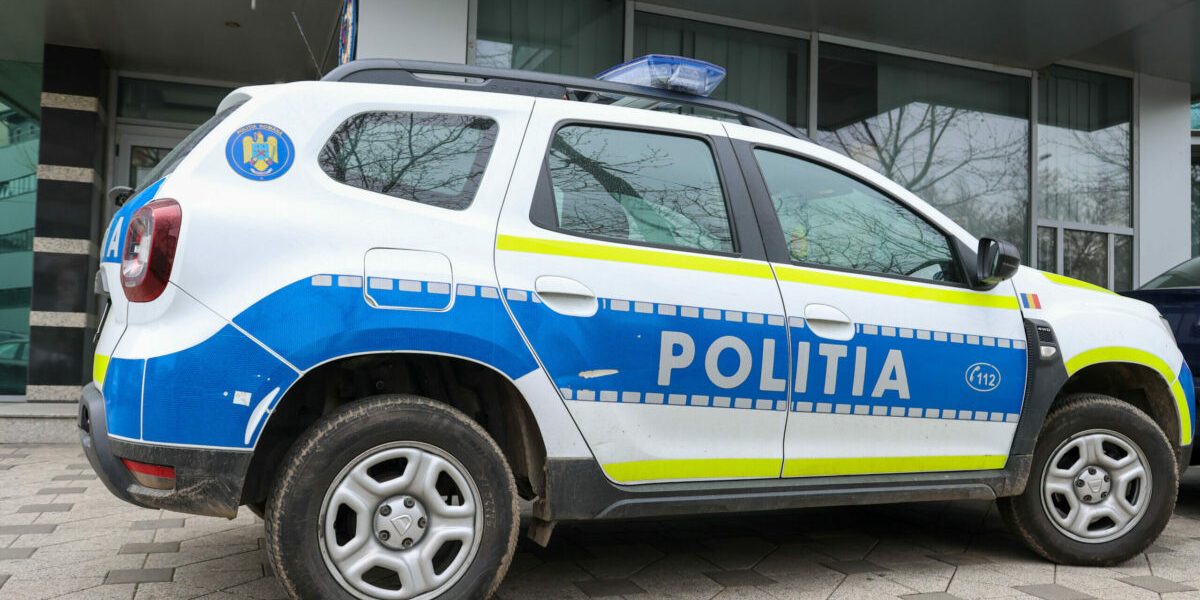 Un copil de doar cinci ani a fost grav rănit după ce s-a prăbușit de la etajul opt al unui bloc din Sectorul 2 al capitalei, într-un incident care a șocat locuitorii zonei