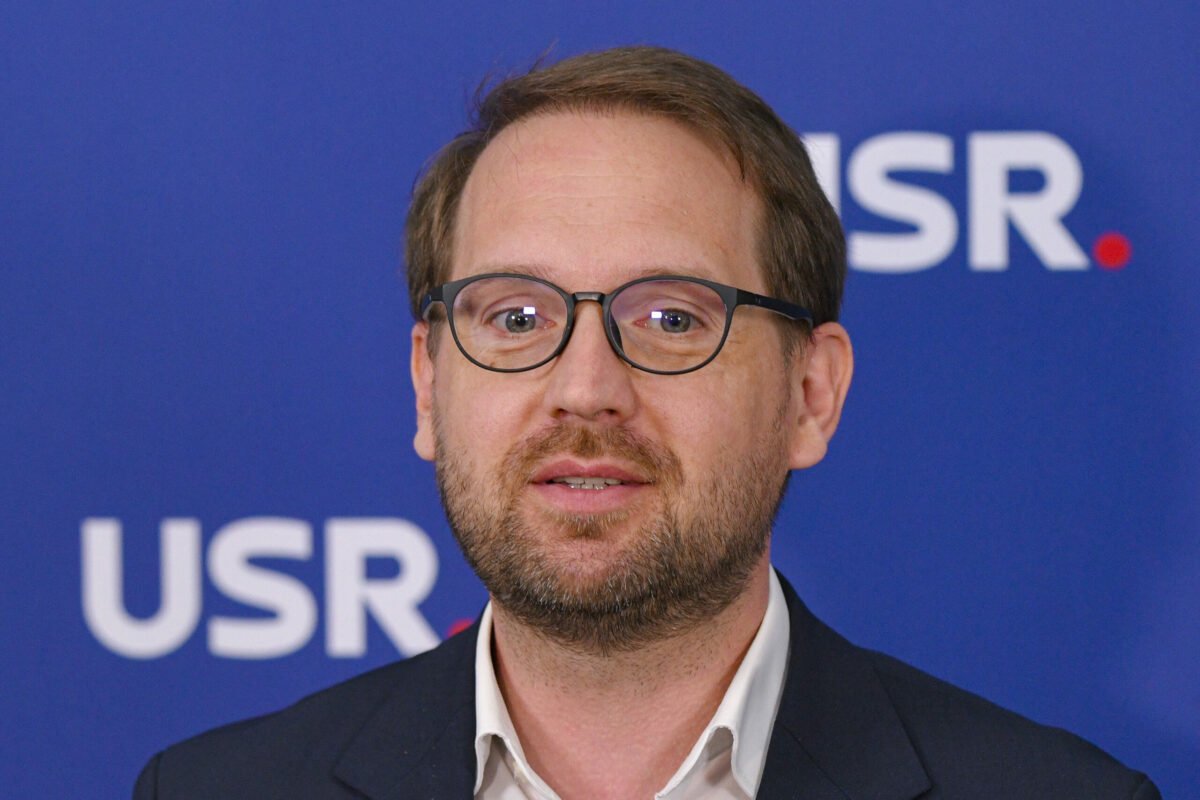 Situație tensionată în coaliția de guvernare: USR anunță că nu va colabora în cazul căderii guvernului Criza politică din România s-a acutizat în ultimele zile, odată cu discuțiile din interiorul coaliției de guvernare, unde USR pare să fi adoptat o poziție fermă față de posibilele schimbări din conducerea executivului