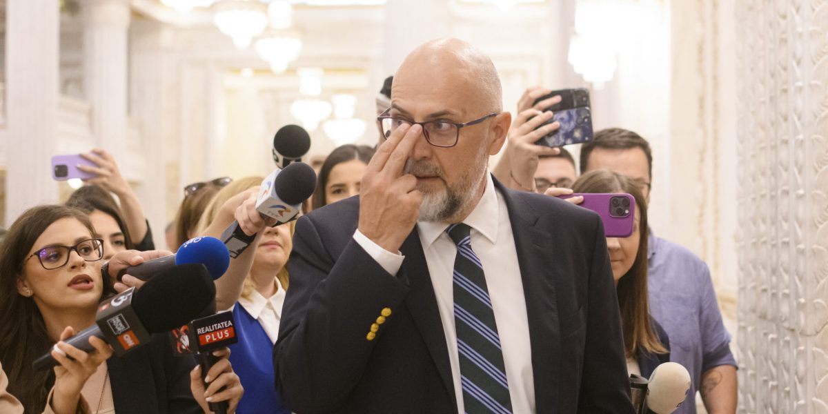 Guvernul român a reușit, după zile de negocieri tensionate, să aprobe o serie de măsuri care au drept scop susținerea persoanelor vulnerabile, în pofida disputelor legate de bugetul de stat și de cheltuielile sortite să fie reduse pentru a acoperi anumite priorități sociale