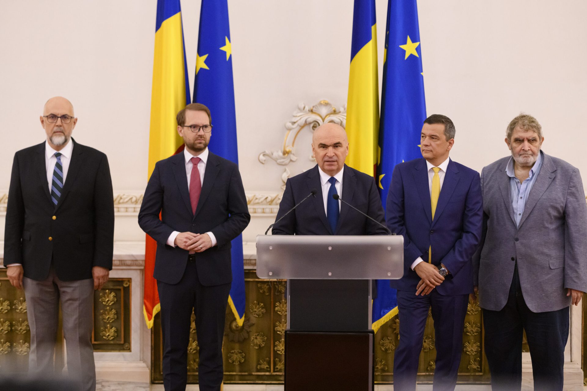 Coaliția de guvernare din România se află din nou într-un impas major, după ce negocierile pentru adoptarea bugetului de stat pe 2026 au fost suspendate miercuri în comisiile reunite de buget-finanțe