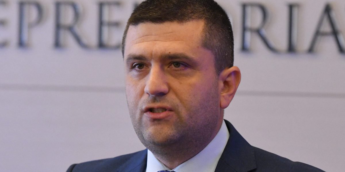 Amenințare la granița României: nave și drone militare în apropierea frontierei cu Ucraina Tensiunea la frontiera de est a României a escaladat în ultimele zile, iar autoritățile române au fost forțate să reacționeze rapid pentru a gestiona situația