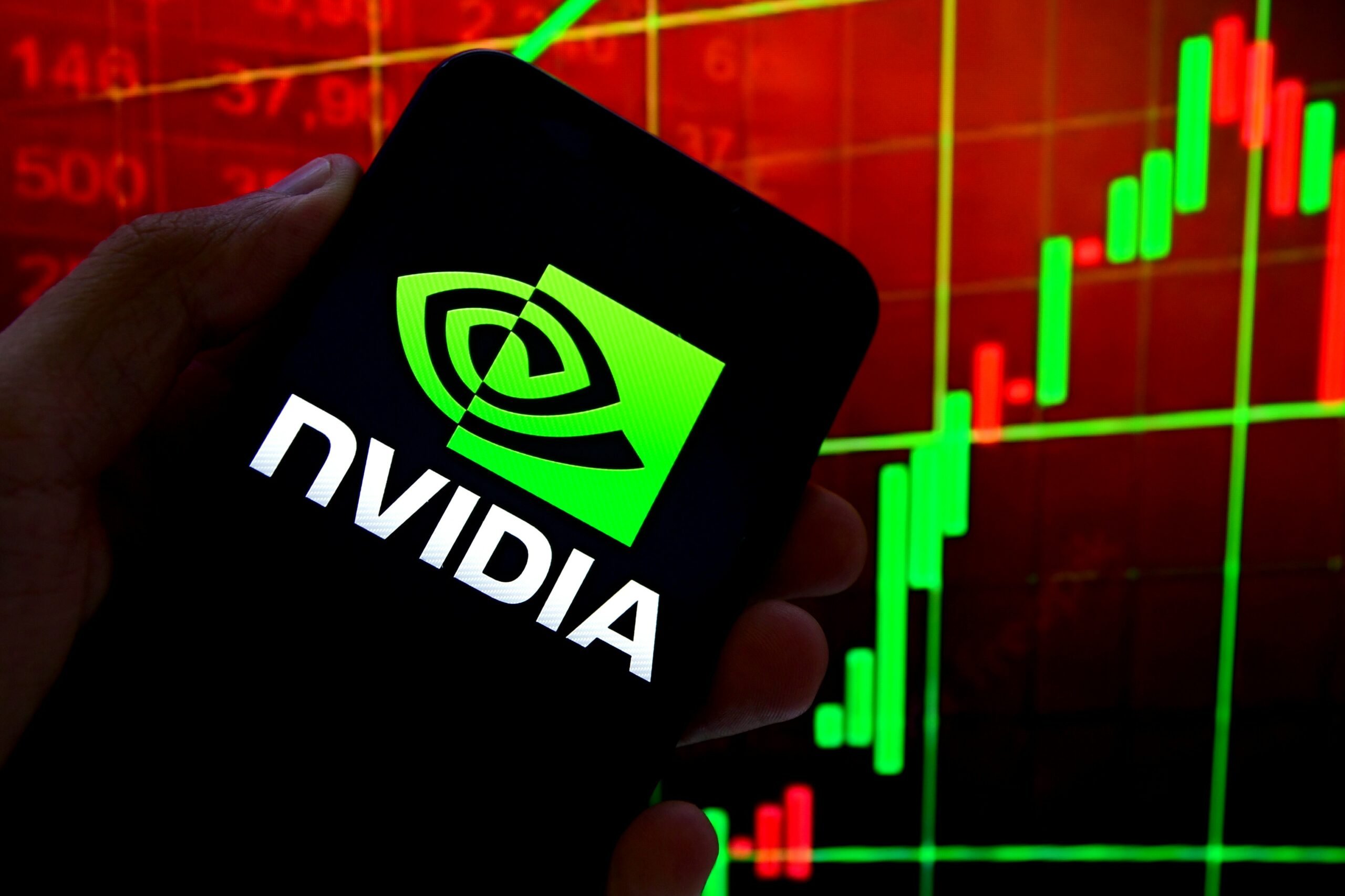 Nvidia, liderul incontestabil în revoluția inteligenței artificiale, se află pe o pantă ascendentă care pare să nu lase loc pentru alternative, dar acest succes a început să stârnească neliniști în rândul investitorilor și experților