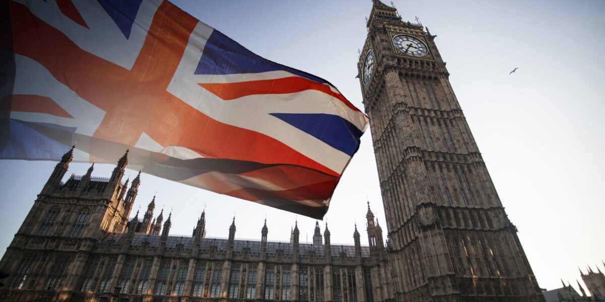 Ministerul de Externe din Regatul Unit a anunțat că monitorizează cu atenție evoluțiile din Orientul Mijlociu și Europa, actualizând constant sfaturile de călătorie pentru cetățenii britanici