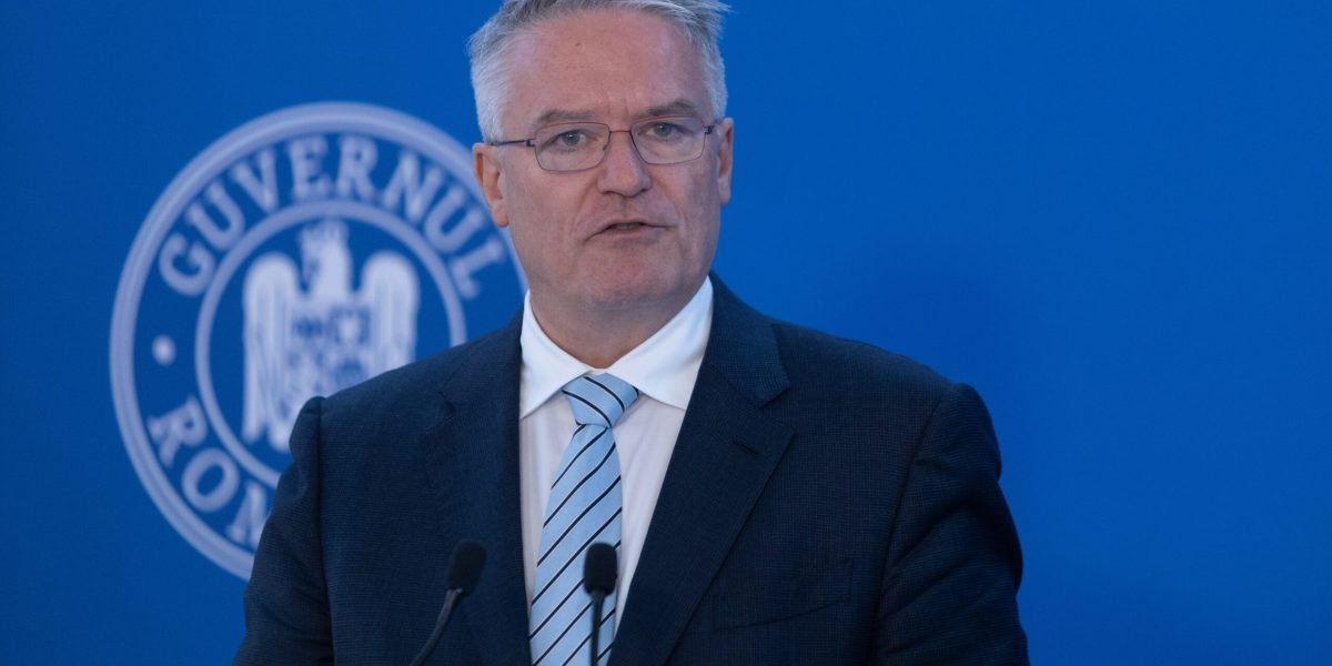 OCDE atrage atenția asupra forței de muncă din România: deficit de angajați și necesitatea unor reforme sociale profunde România se află în fața unui moment critic din punct de vedere al forței de muncă, în condițiile în care proporția femeilor active pe piața muncii este cu 9 procente mai mică decât media înregistrată în țările OCDE