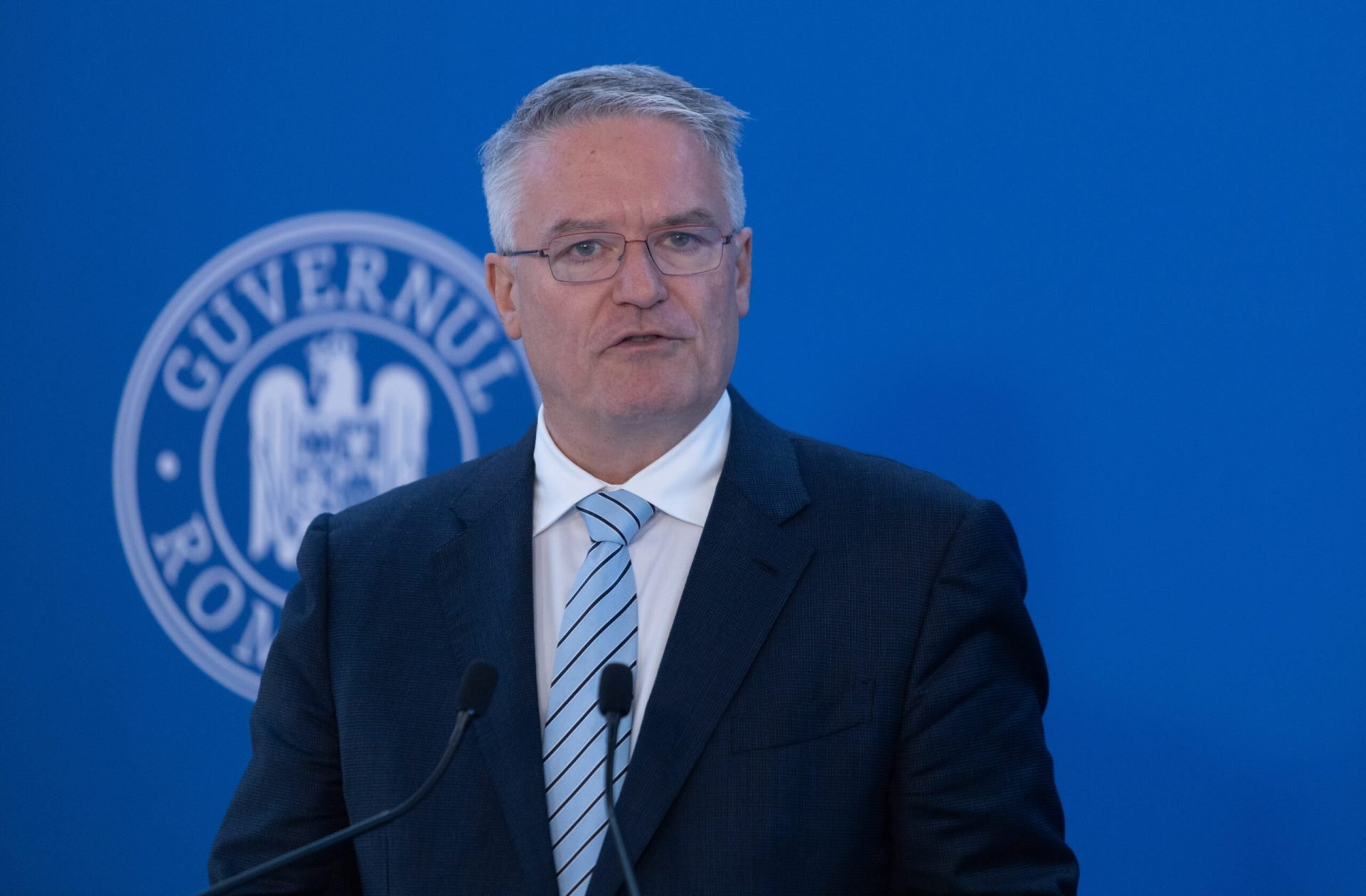 OCDE atrage atenția asupra forței de muncă din România: deficit de angajați și necesitatea unor reforme sociale profunde România se află în fața unui moment critic din punct de vedere al forței de muncă, în condițiile în care proporția femeilor active pe piața muncii este cu 9 procente mai mică decât media înregistrată în țările OCDE