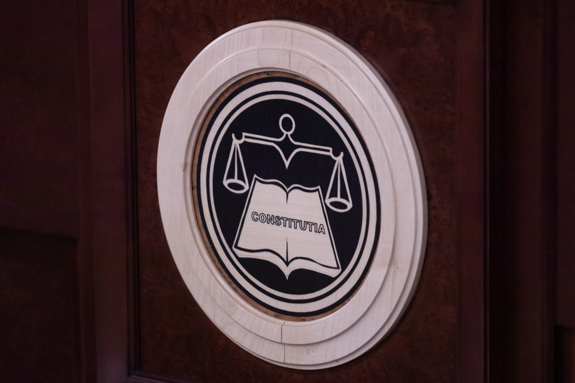 Avocatul Poporului a sesizat Curtea Constituțională în privința ordonanței de urgență privind reforma administrației publice, într-un context tensionat legat de modificările promovate de Guvern pentru restructurarea statului