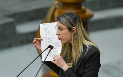 Ministra Mediului anunță finalizarea rapidă a curățeniei lacului de la Călimănești, după o sesiune de depistare și intervenție exemplară După o săptămână de la o sesizare făcută pe rețelele sociale, lacul de acumulare de la Călimănești, aflat în inima stațiunii balneare homonime, a fost complet curățat de deșeuri, dovedind că responsabilitatea și viteza de reacție pot avea efecte concrete și în protejarea mediului