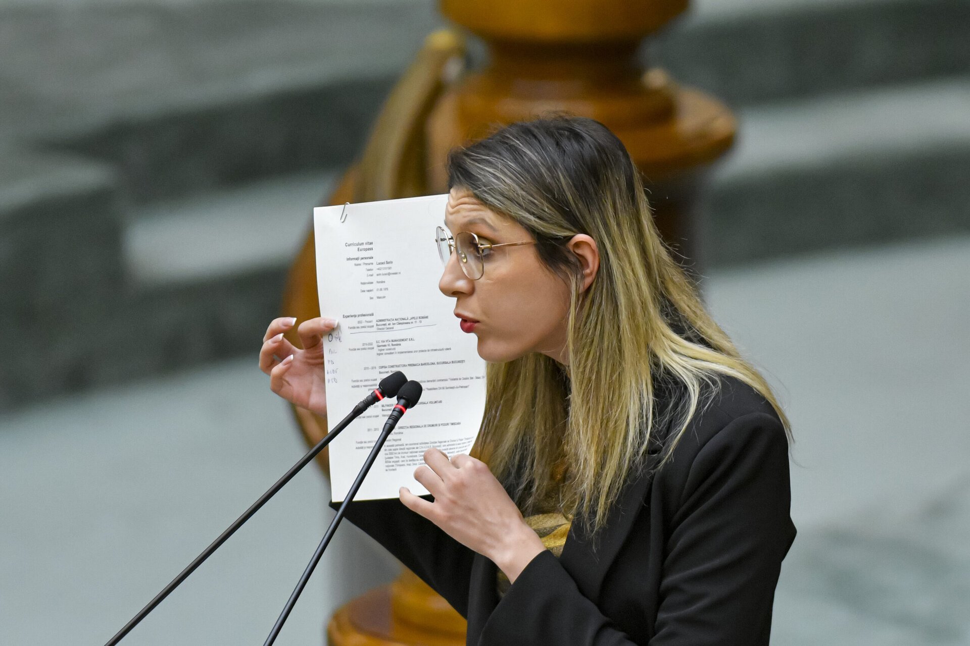 Ministra Mediului anunță finalizarea rapidă a curățeniei lacului de la Călimănești, după o sesiune de depistare și intervenție exemplară După o săptămână de la o sesizare făcută pe rețelele sociale, lacul de acumulare de la Călimănești, aflat în inima stațiunii balneare homonime, a fost complet curățat de deșeuri, dovedind că responsabilitatea și viteza de reacție pot avea efecte concrete și în protejarea mediului