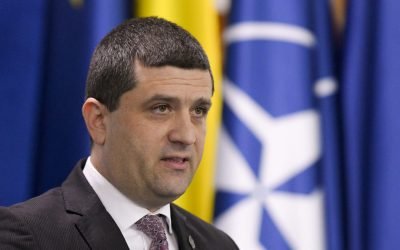 Primul pas spre autonomia industriei de apărare din România: avansuri în contractul pentru transportoarele blindate Piranha V Discuțiile dintre reprezentanții Ministerului Apărării Naționale și industria națională de apărare au pus, din nou, în centru atenției eforturile României de a-și consolida capacitatea industrială în domeniul echipamentelor militare