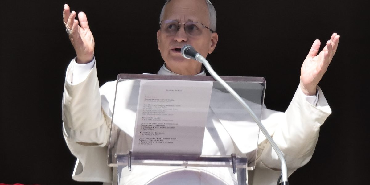 Papa Leon al XIV-lea face apel pentru încetarea violențelor în Orientul Mijlociu și în alte zone de conflict Papa Leon al XIV-lea a lansat, duminică, un apel puternic pentru încetarea imediată a bombardamentelor și pentru reluarea dialogului, într-un moment în care criza din Orientul Mijlociu se intensifică, generând temeri de extindere și instabilitate regională