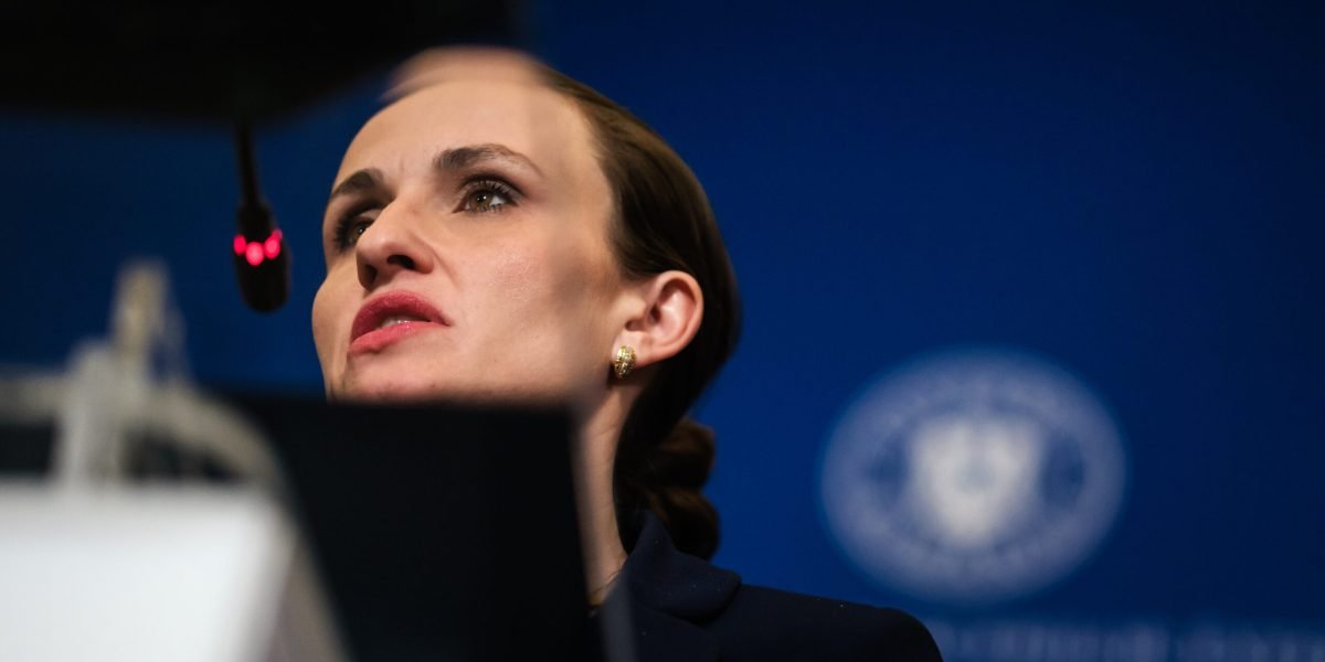 Acuzații grave de discriminare și ordine misterioasă în cazul unei minore române aflate în careu de vise în Orientul Mijlociu sunt în centrul atenției după o serie de dezvăluiri șocante apărute în ultimele zile