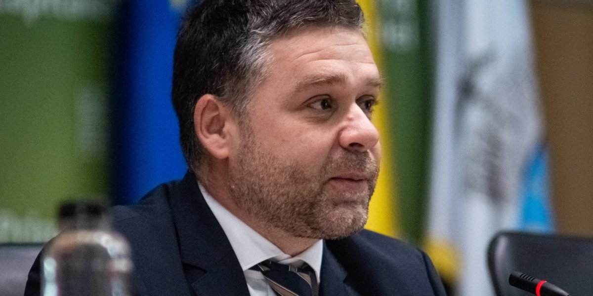 Primarul Capitalei, pierdut în gânduri legate de ambiții politice, anunță că în actualul mandat se va concentra pe problemele locale, în timp ce își păstrează opțiunea de a candida la președinție în viitor