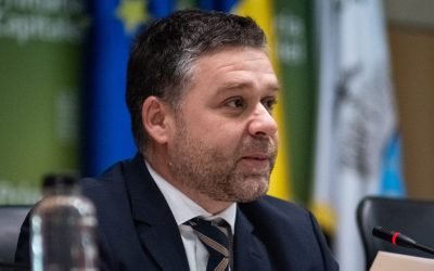 Primarul Capitalei, pierdut în gânduri legate de ambiții politice, anunță că în actualul mandat se va concentra pe problemele locale, în timp ce își păstrează opțiunea de a candida la președinție în viitor