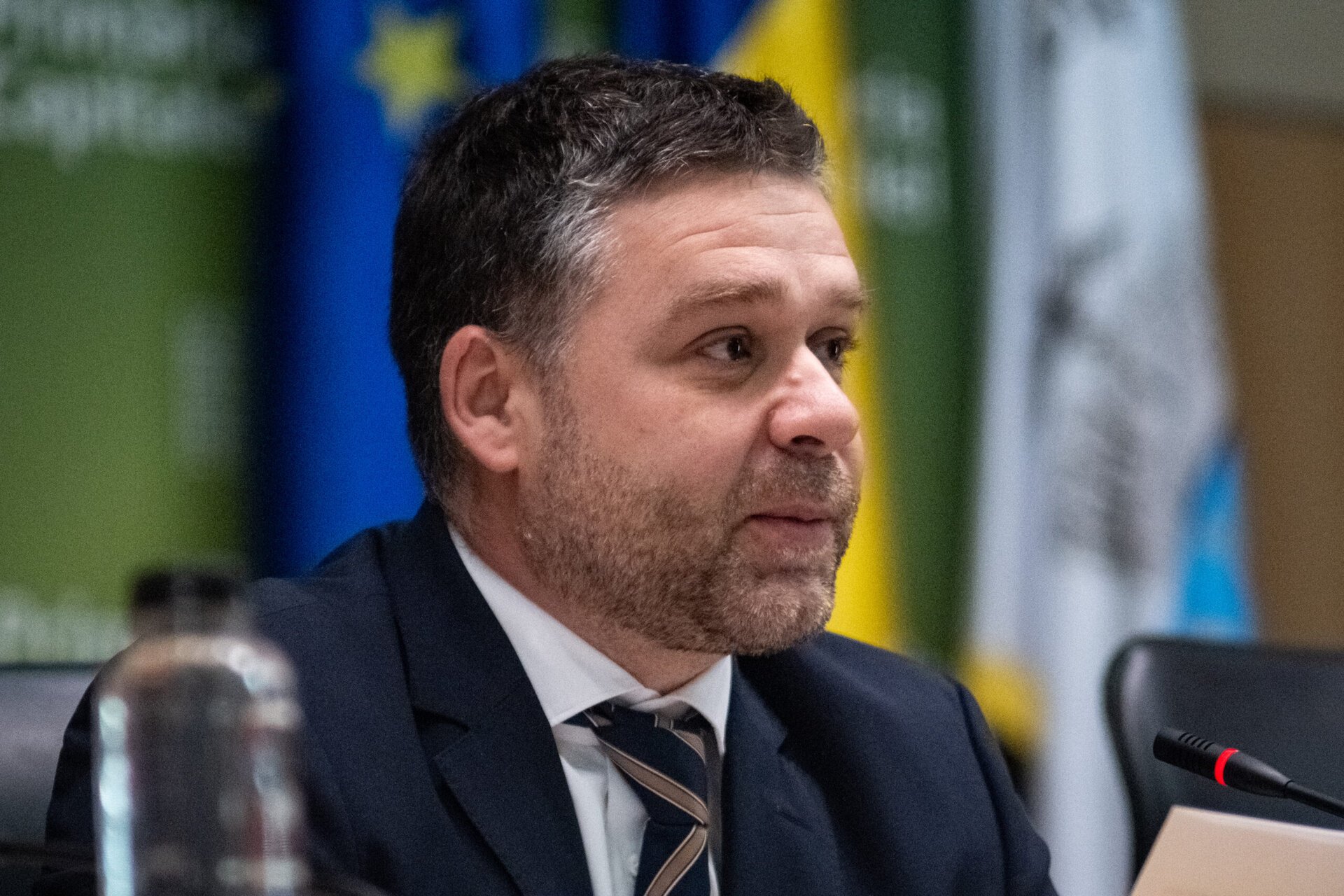 Primarul Capitalei, pierdut în gânduri legate de ambiții politice, anunță că în actualul mandat se va concentra pe problemele locale, în timp ce își păstrează opțiunea de a candida la președinție în viitor
