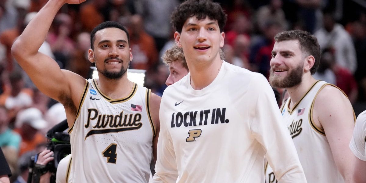 Purdue Boilermakers au reușit să obțină o victorie dramatică în ultimele secunde ale meciului cu Texas Longhorns, în meciul din turul Sweet 16 al Turneului March Madness, desfășurat joi noapte