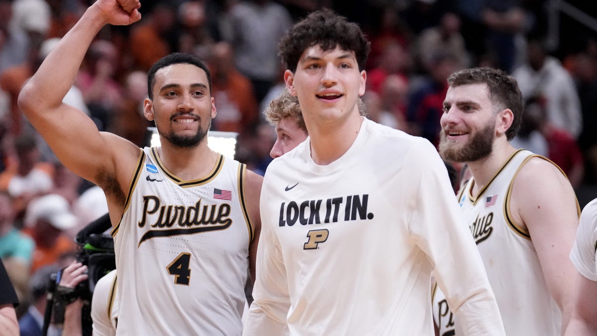 Purdue Boilermakers au reușit să obțină o victorie dramatică în ultimele secunde ale meciului cu Texas Longhorns, în meciul din turul Sweet 16 al Turneului March Madness, desfășurat joi noapte