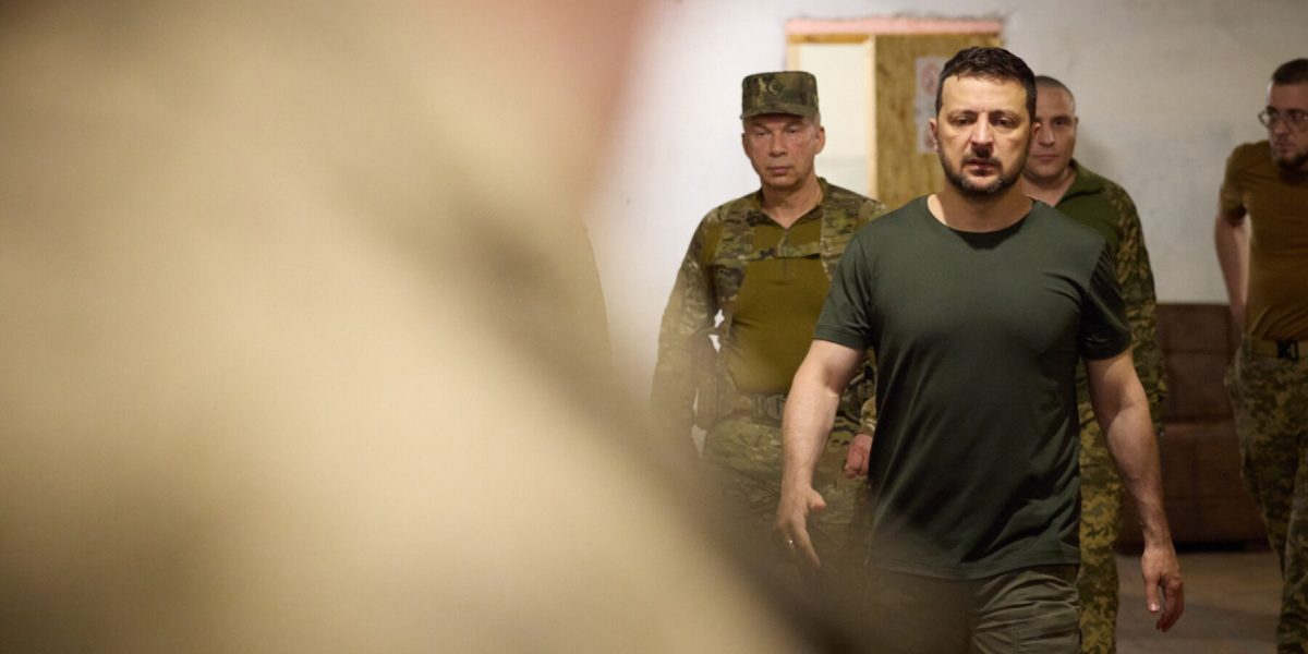 Preşedintele Ucrainei, Volodimir Zelenski, a emis luni un ordin alert, solicitând guvernului să se asigure că aprovizionarea cu motorină rămâne stabilă, într-un context marcat de creșteri semnificative ale prețurilor la petrol și de semnale de penurie în mai multe regiuni