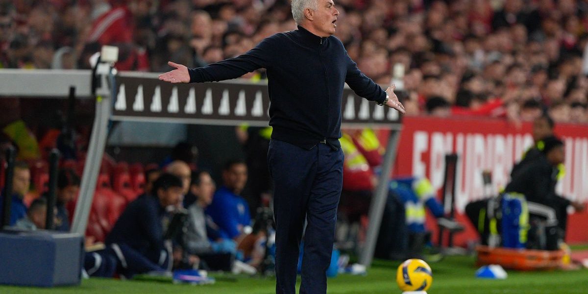 Benfica reia brusc lupta pentru titlu după victoria decisivă în ultimul minut la Arouca Euforia a cuprins pe toată lumea în această seară după ce Benfica a bifat o victorie dramatică pe terenul celor de la Arouca, scor 2-1