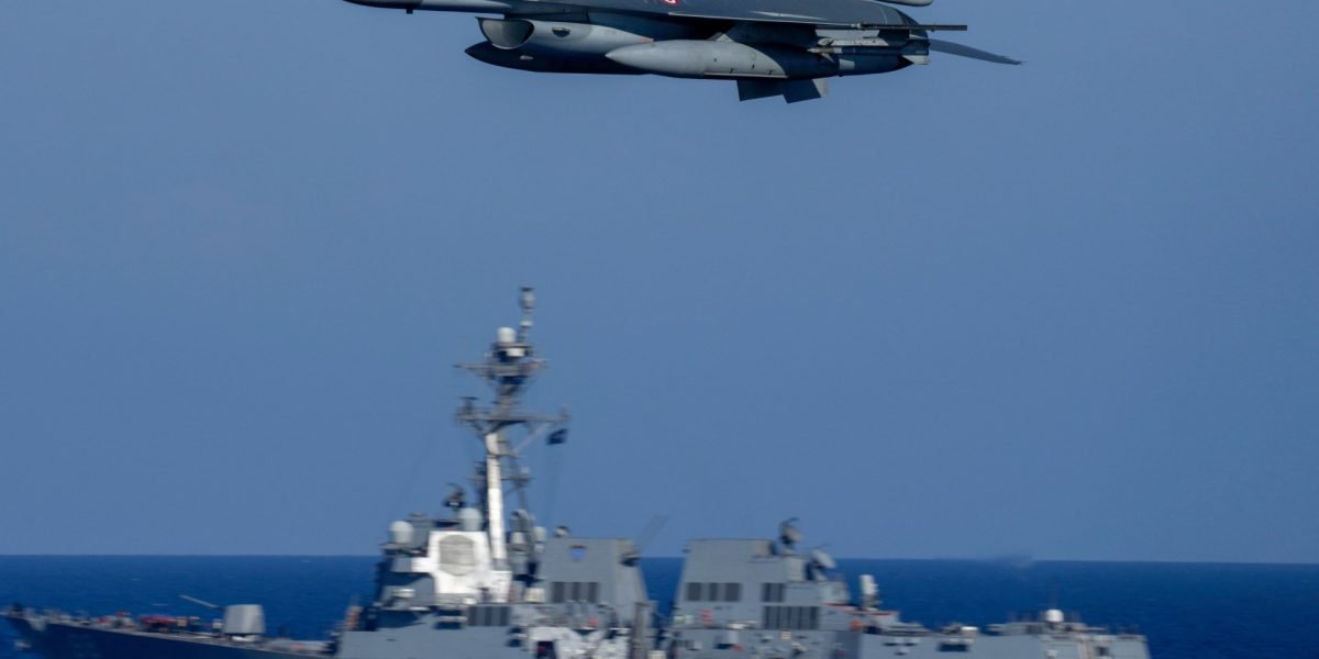 Ministrul Apărării din Turcia anunță că un rachetă balistică, trasă din Iran către spațiul aerian turc, a fost doborâtă de sistemele NATO, după ce a trecut peste Irak și Siria