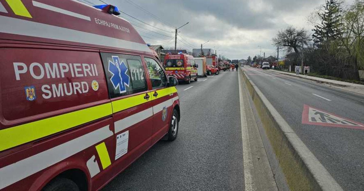 Planul Roșu de Intervenție a fost activat vineri dimineață în județul Dâmbovița după un accident grav în care au fost implicate un microbuz școlar și un autocamion