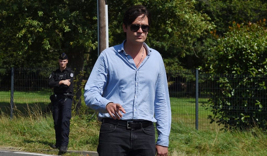 INFO RTL - Héritage d'Alain Delon : Alain Fabien suspend sa demande d'annulation du testament de son père devant la justice française