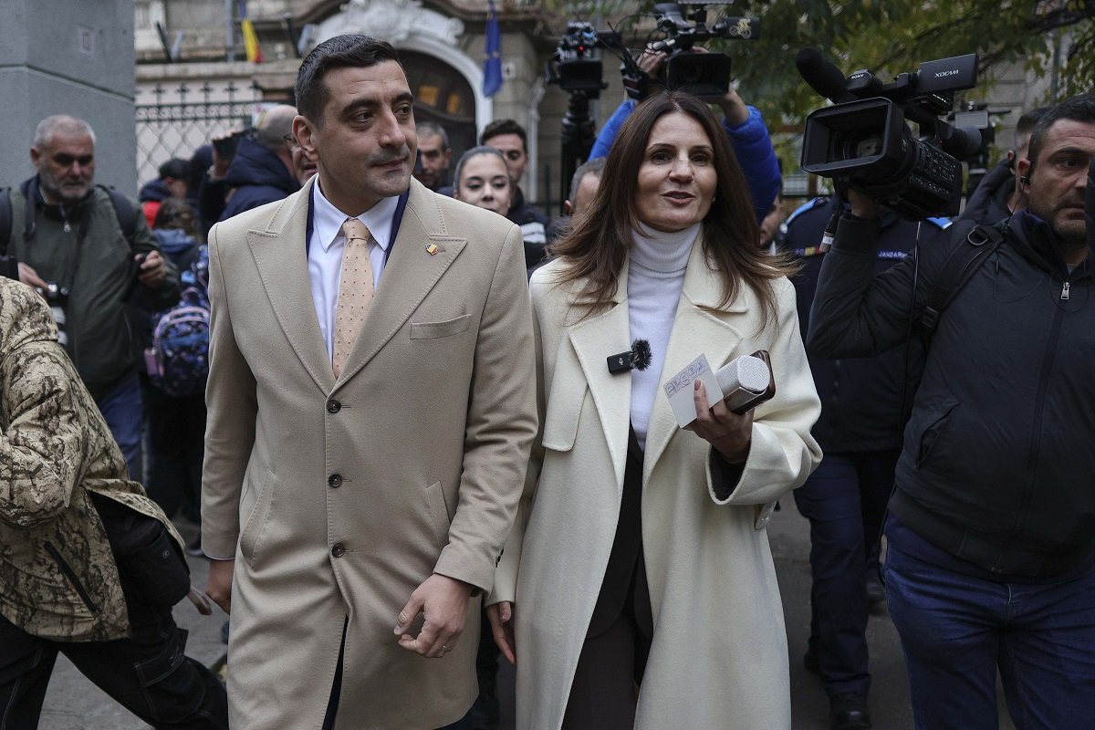 Reacție vehementă a lui George Simion la zvonurile despre o rupere în AUR Liderul formațiunii extremiste AUR, George Simion, a lansat, miercuri, o declarație hotărâtă pentru a contracara zvonurile despre posibile divizări în cadrul partidului său
