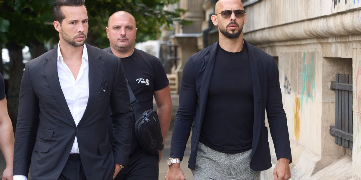 Frații Andrew și Tristan Tate nu pot fi arestați sau extrădați din Hong Kong, conform declarațiilor oficiale ale autorităților locale, în ciuda controverselor care i-au urmat de la sosirea în regiune