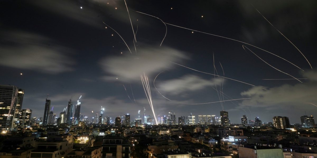 Atacuri masive în Orientul Mijlociu, în zorii celei mai mari sărbători musulmane. Teheranul și capitalele din Golf, vizate de rachete și drone