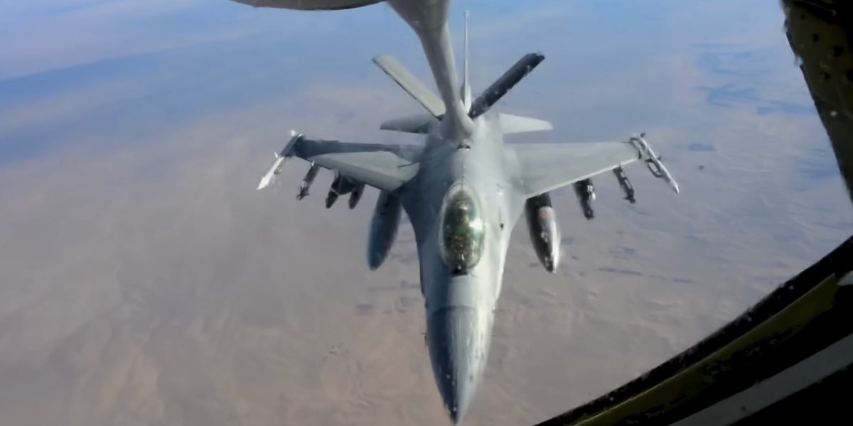 Trei avioane-cisternă americane au sosit oficial în România