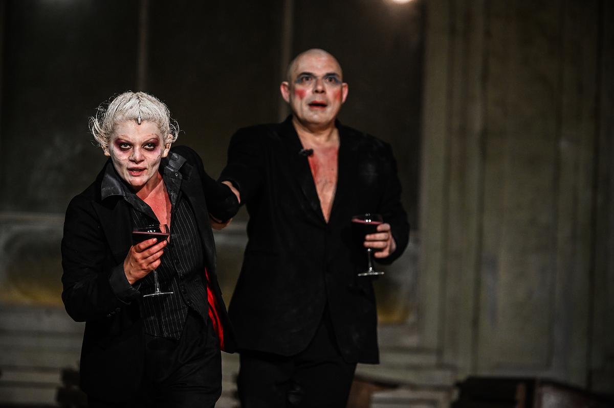 După mai bine de 18 ani și peste 300 de reprezentații, spectacolul "Faust", pus în scenă de Teatrul Radu Stanca din Sibiu, pregătește o serie de noi așteptări