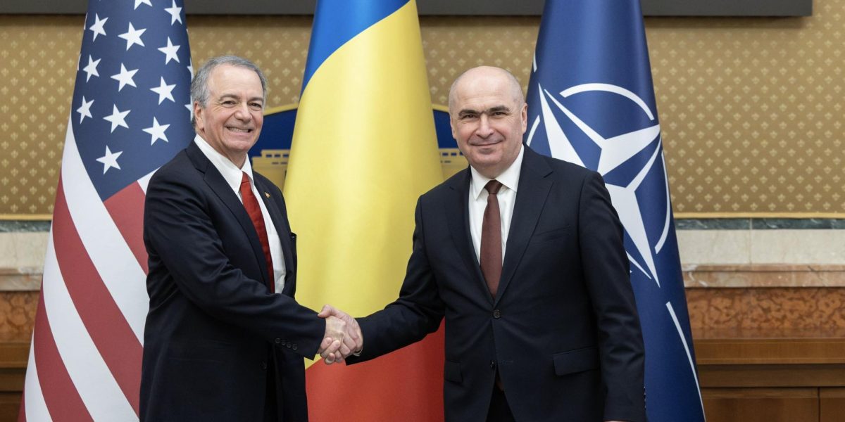 România și SUA își reafirmă angajamentul pentru un parteneriat solid în domeniul securității și economiei Prim-ministrul Ilie Bolojan a primit joi, la Palatul Victoria, vizita de prezentare a noului ambasador al Statelor Unite în România, Darryl Nirenberg