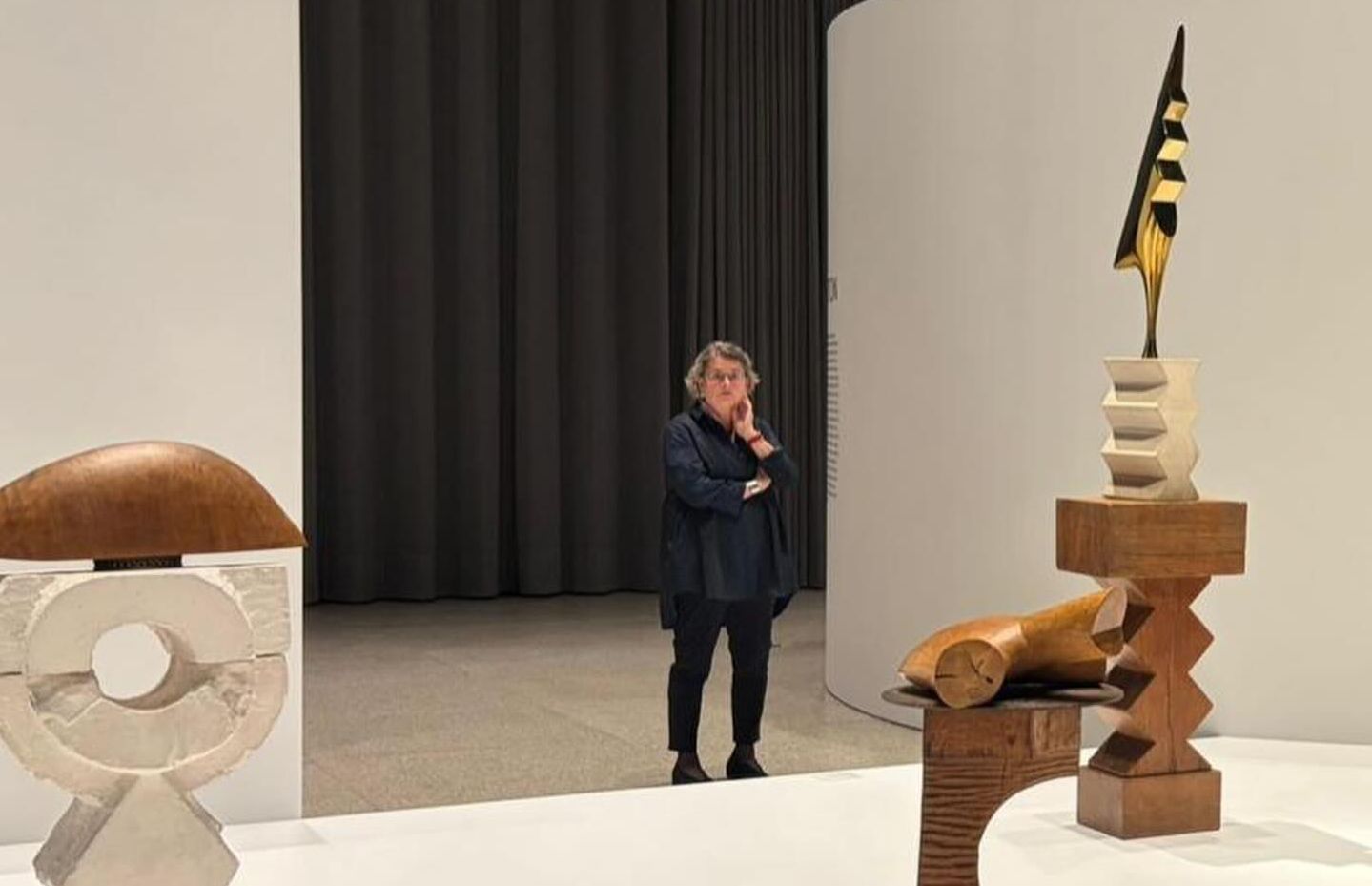 Cel mai amplu eveniment dedicat lui Constantin Brâncuși din Europa a fost inaugurat la Berlin O expoziție remarcabilă care celebrează 150 de ani de la nașterea marelui sculptor român Constantin Brâncuși a fost deschisă recent la Neue Nationalgalerie din Berlin, constituind cea mai amplă și cuprinzătoare expoziție dedicată artistului de pe continent