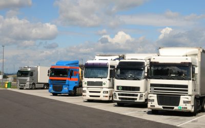 Transportatorii acuză scumpiri la carburanți, contractele nu se mai onorează. Cum își vor aproviziona tirurile magazinele?