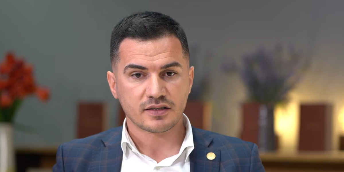 Contestație în scandalul concediilor medicale din cadrul Autorității Electorale Permanente: adevărul despre escapada în Abu Dhabi Un scandal public izbucnit în urma unor acuzații legate de modul în care au fost folosite concediile medicale în cadrul Autorității Electorale Permanente (AEP) începe să se lămurească, odată cu declarațiile unuia dintre angajați