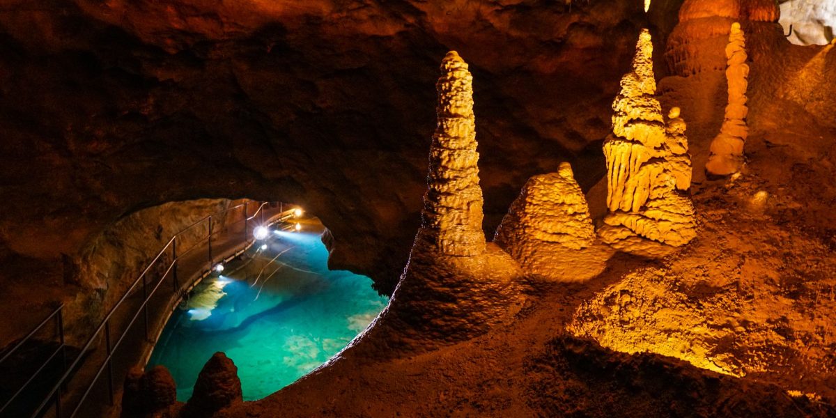 Cea mai veche peșteră din lume, multidimensională și plină de mistere, a fost descoperită în Australia, cu sute de milioane de ani înainte ca dinozaurii să umble pe Pământ