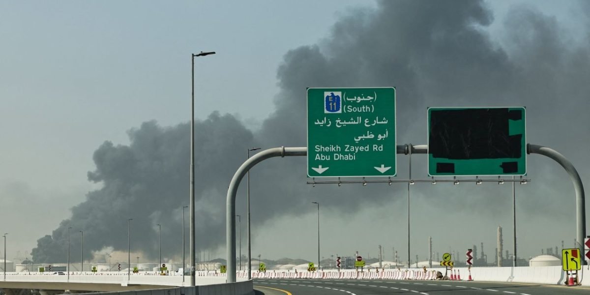 Cei 100 de elevi români blocati în Dubai au început, în sfârșit, călătoria spre casă, după zile lungi de incertitudine și așteptare