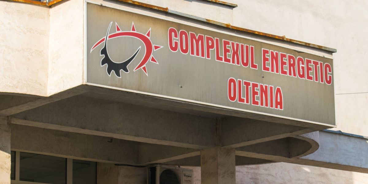Conflicte la Complexul Energetic Oltenia: negocieri eșuate și proteste brutale ale angajaților Negocierile dintre administrația Complexului Energetic Oltenia și reprezentanții sindicatelor s-au sfârșit într-un impas, lăsând perspectivele pentru viitorul companiei și al muncitorilor în aer