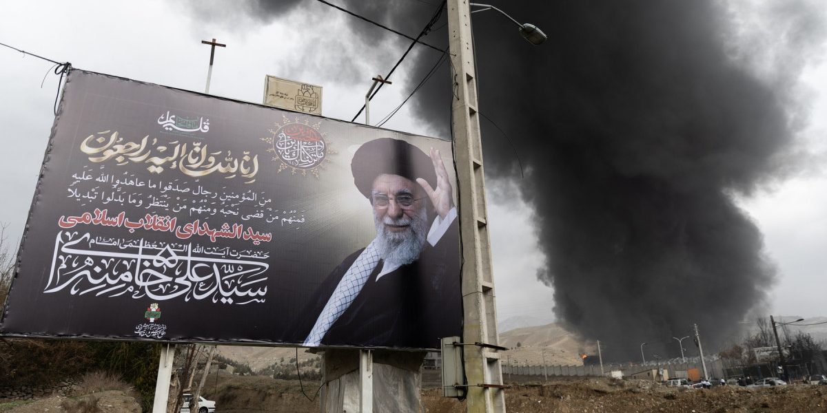 Luptă în interiorul Casei Albe privind războiul din Iran: consilierii lui Trump încearcă să influențeze traiectoria conflictului