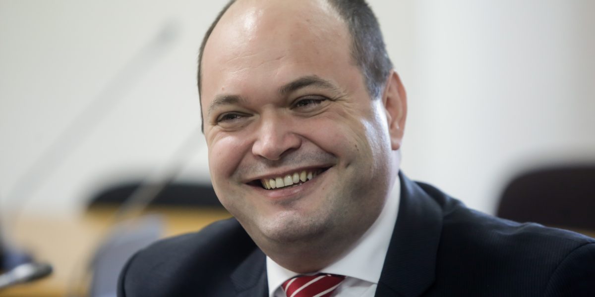 Consilierul lui Bolojan: „Nu avem resursele” pentru reducerea semnificativă a prețului carburanților pentru toată lumea. Ce soluții sunt analizate