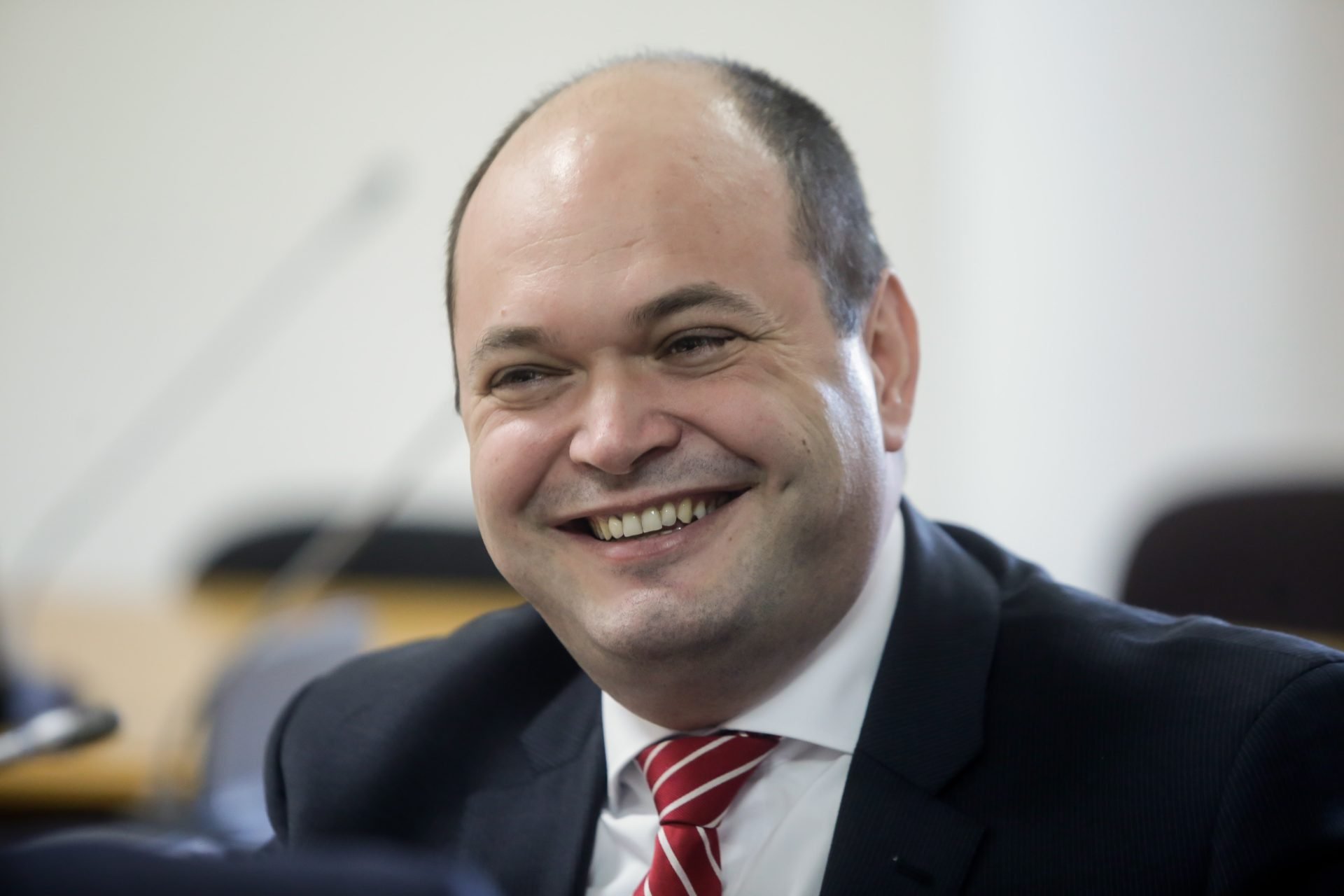 Guvernul României evită plafonarea prețurilor carburanților, invocând constrângeri bugetare și riscul de penurie Autoritățile române vor să evite intervențiile directe asupra prețurilor carburanților, în cadrul unui context economic delicat și a unui buget sub presiune