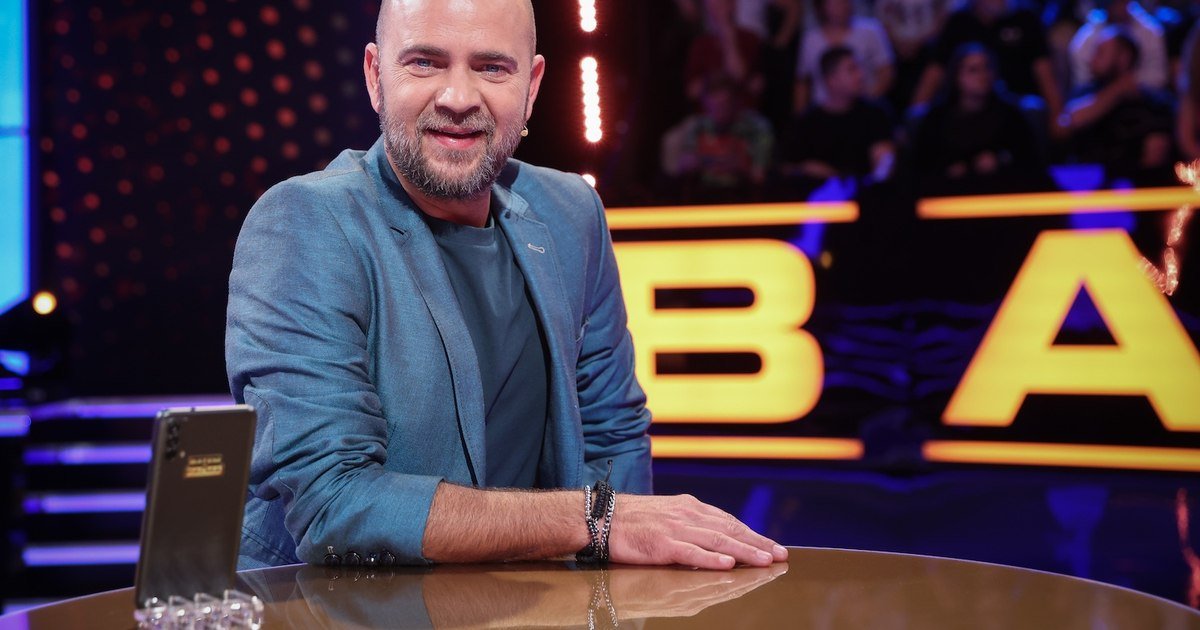 Prezentatorul TV Cosmin Seleși, cunoscut pentru activitatea sa la emisiunea „Batem palma” de la Pro TV, a fost nevoit să meargă de urgență la spital, după ce a resimțit dureri neașteptate