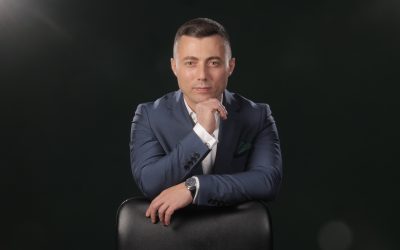 În epoca în care inteligența artificială devine tot mai omniprezentă, întrebarea centrală care răsună în lumea afacerilor și a profesiilor este: care sunt joburile care vor rezista pe măsură ceAI-ul devine parte integrantă a vieții noastre? La această întrebare, un antreprenor de succes din domeniul IT din România aduce un răspuns clar și optimist: nu orice sarcină poate fi înlocuită cu o mașină, iar profesiile care implică judecată, responsabilitate și prezență umană vor supraviețui și se vor dezvolta în continuare