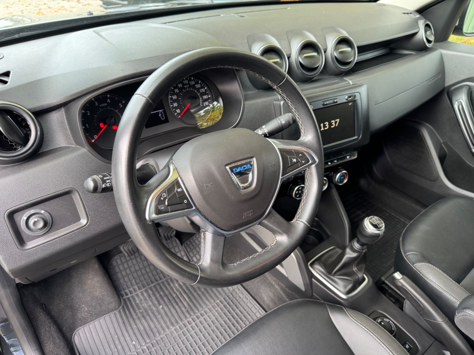 Dacia Duster și problemele cu climatizarea vara: între freon și compresor, cum identifici cauza disfuncției Vara, clima maşinii devine un aliat esențial în zilele toride