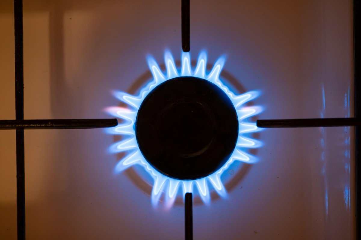 Creșterea dramatică a prețurilor la gaze în Europa în ultimele săptămâni a întristat panelul economic și consumatorii, iar rădăcinile acestei crize par a fi mai complexe decât simpla influență a conflictelor din Orientul Mijlociu